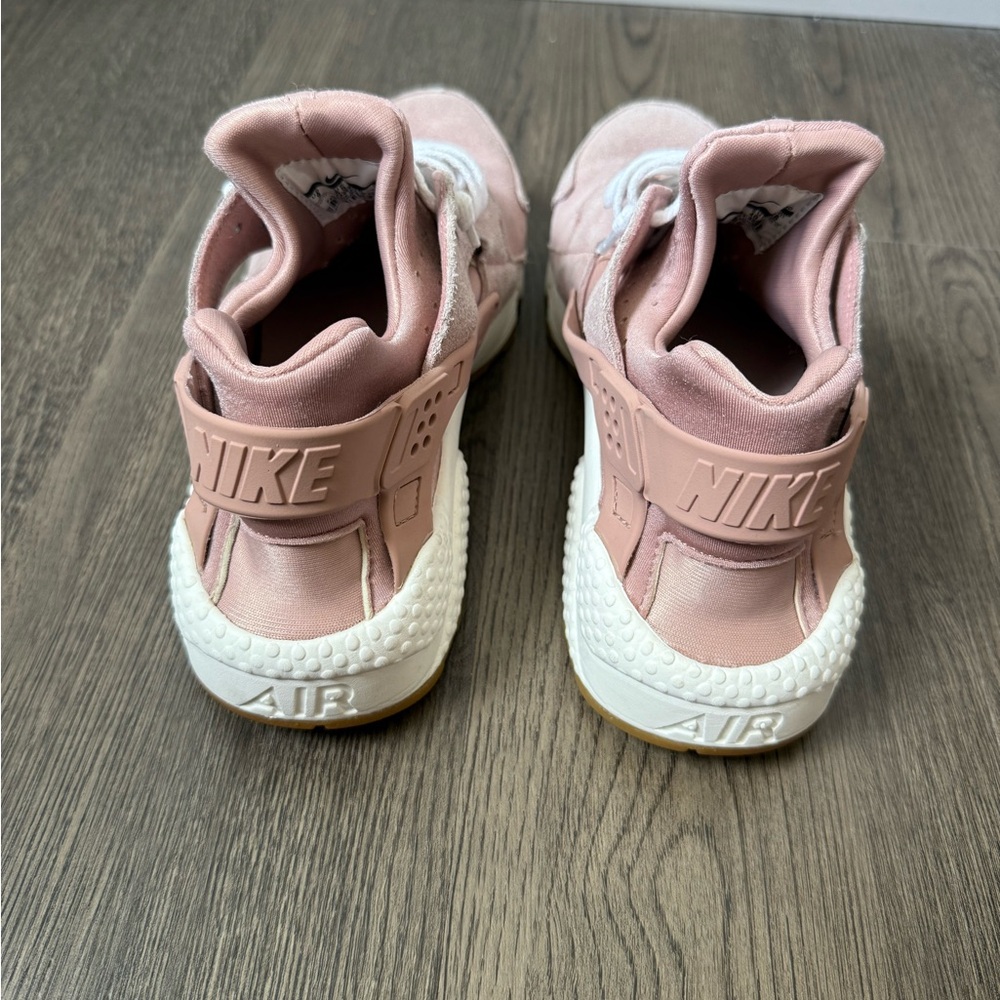 Nike Women's Huarache Run Shoes - Picture 4 of 6